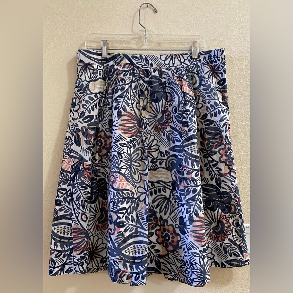 Loft. Lightweight Floral Print Skirt. Size: 12.